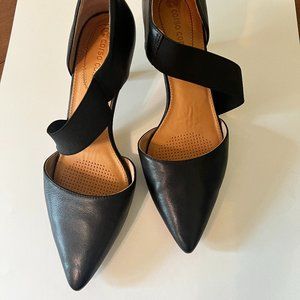 Black leather Asymmetrical Pumps
